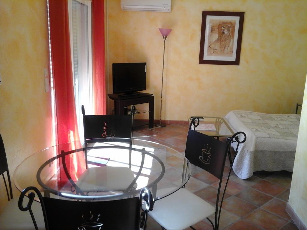 Mas Des Lys Pensión Roquebrune-sur-Argens